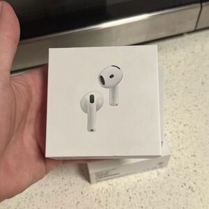 Apple White Wireless Earbuds with Charging Case - AirPods Style